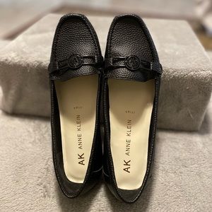Like new condition Anne Klein driving loafers